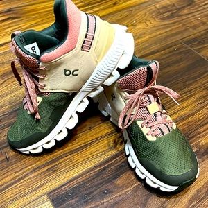 Good used condition ON cloud hiking shoes
